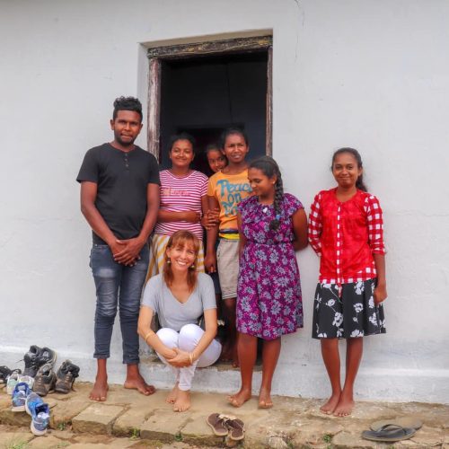 Em casa de uma família na viagem ao Sri Lanka